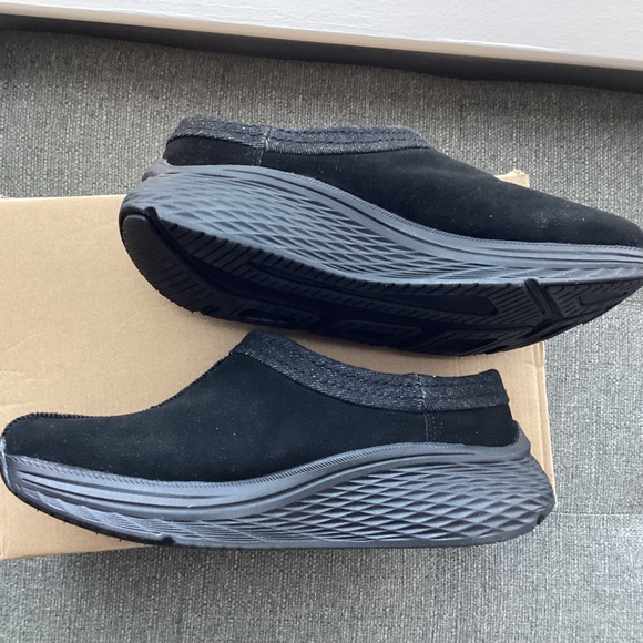 Skechers Women's Max Cushioning Elite 2.0 - Becca Slip-On Boots, size 8.5 - Picture 3 of 9